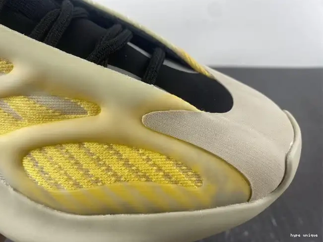 hype Adidas HP5425 Safflower Mono 700 Yeezy V3 0509